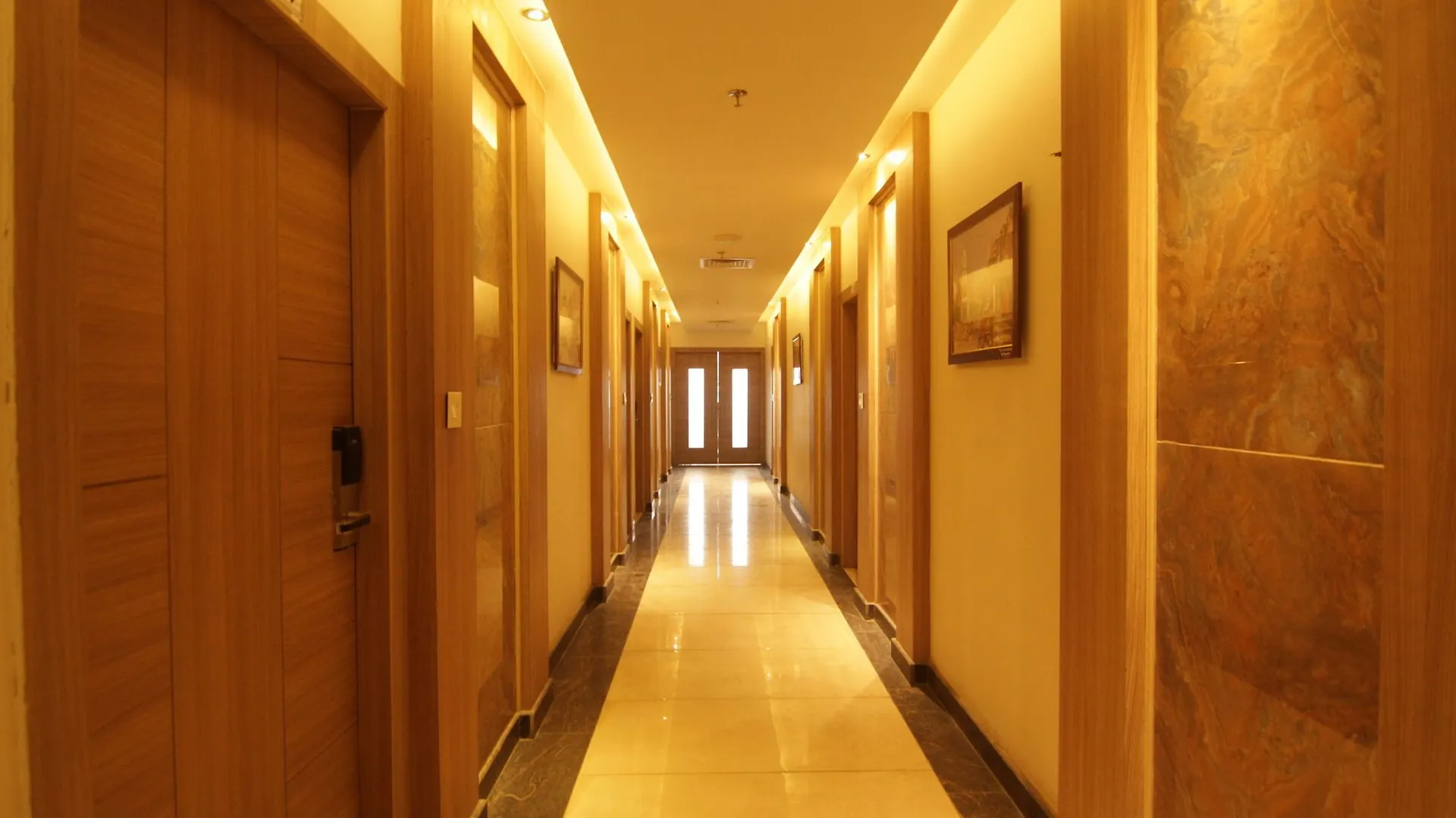Oyo 2054 New Hotel Broadway Varanasi
